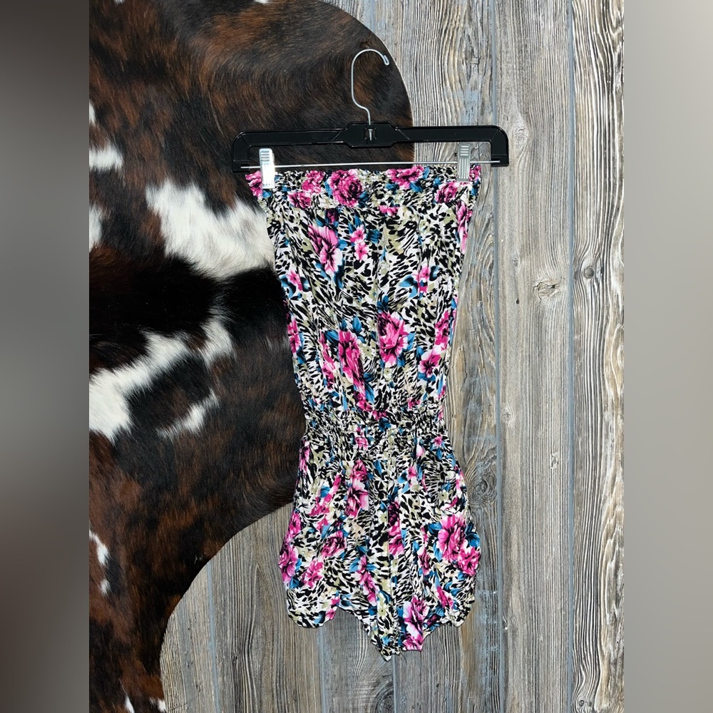 RUE 21 size large strapless romper with pockets